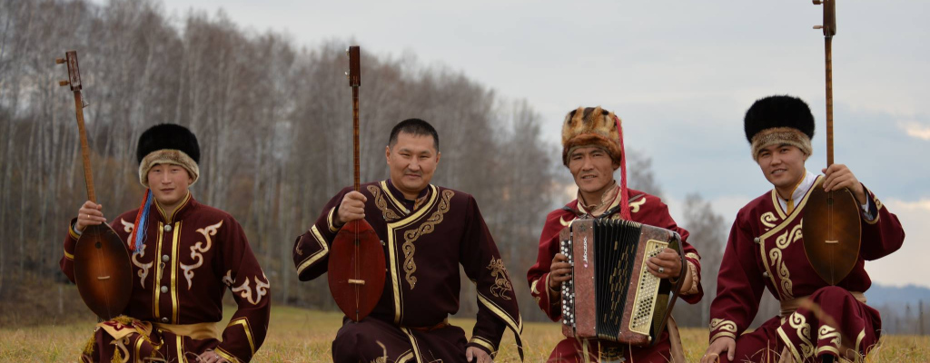 Malá scéna za oponou zve na hrdelní zpěvy, blues, folk i Afriku