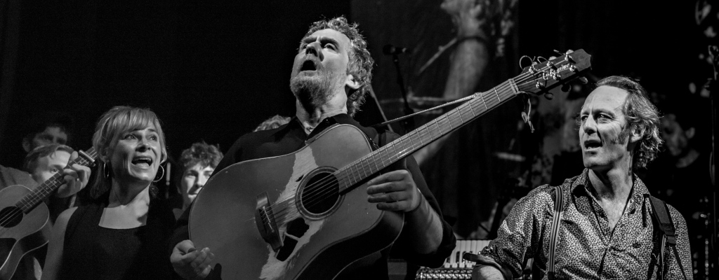 Oskarový zpěvák Glen Hansard a legendární irská kapela Interference 