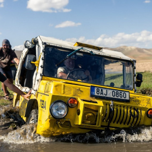 Žlutou žábou do země modrého nebe