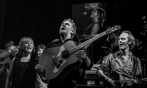 Oskarový zpěvák Glen Hansard a legendární irská kapela Interference 