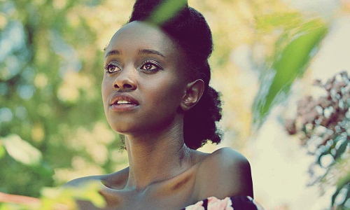 Jennifer Kamikazi přiveze mix soulu, indie folku a rwandských lidovek