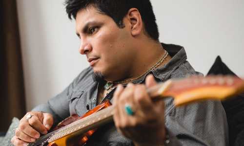 Americký bluesman Jonn Del Toro Richardson završí Kulturní léto