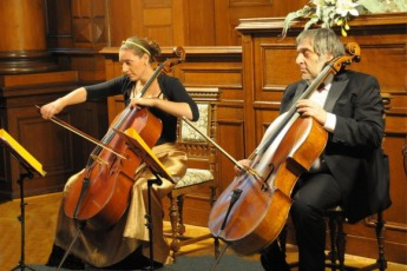 JIŘÍ HOŠEK a DOMINIKA WEISS HOŠKOVÁ – violoncello